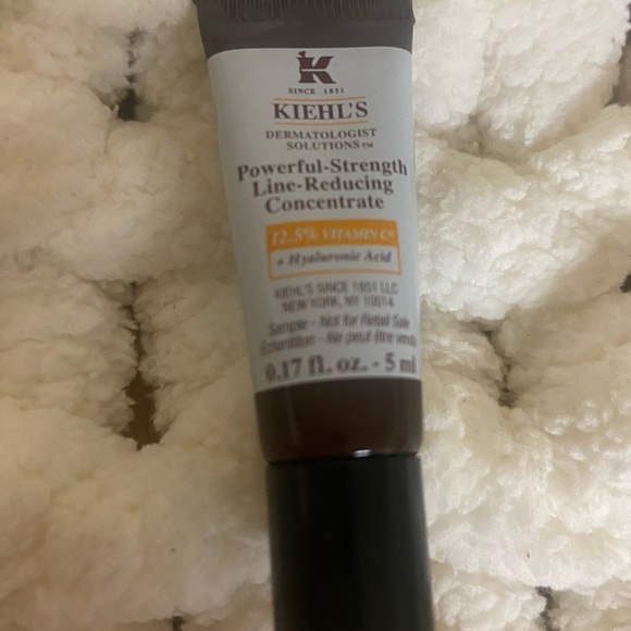 Kiehl's Skincare Set - White and Cream - Picture 4 of 5